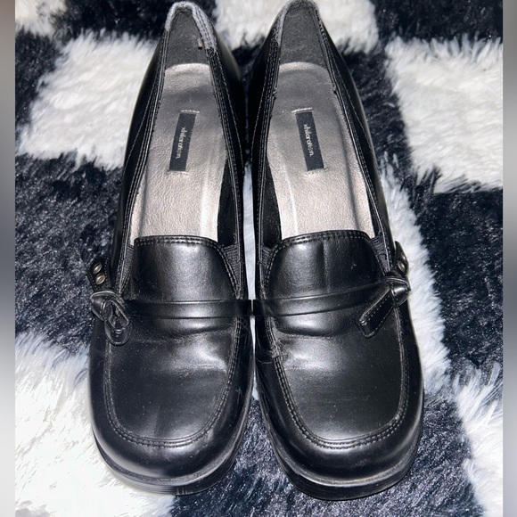 Xhilaration Vintage Heels Size 8 1/2 - Picture 3 of 5